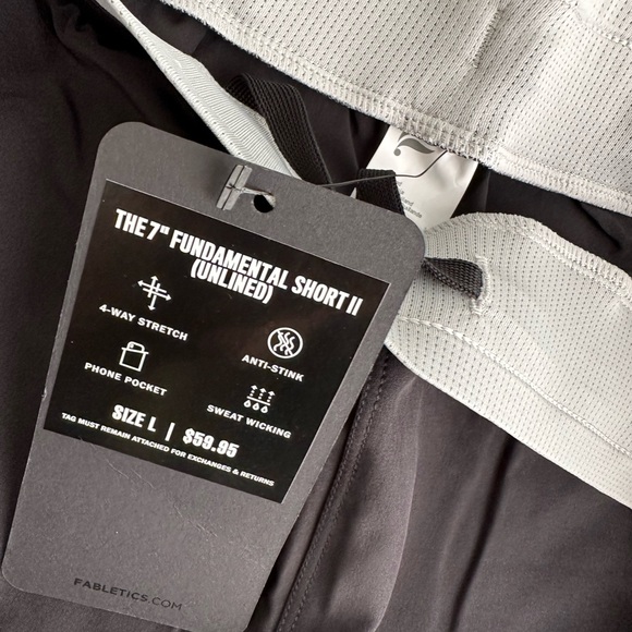 Fabletics The 7" Fundamental Men's Short 2 Unlined - Picture 2 of 3